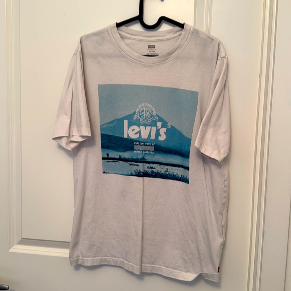 Levi’s relaxed white shirt